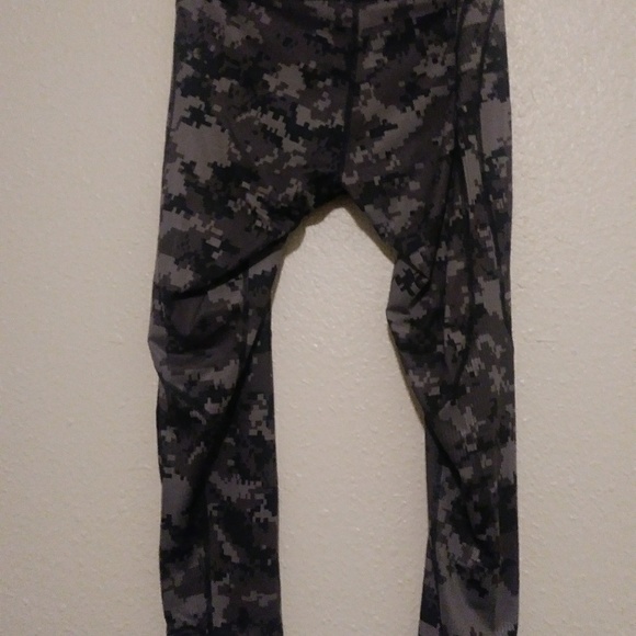 Nike Black Camo Pro-Combat fitness tights - Picture 2 of 8
